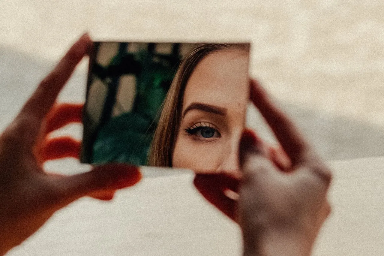 Párpados caídos y bolsas: fenómenos distintos bajo una misma etiqueta